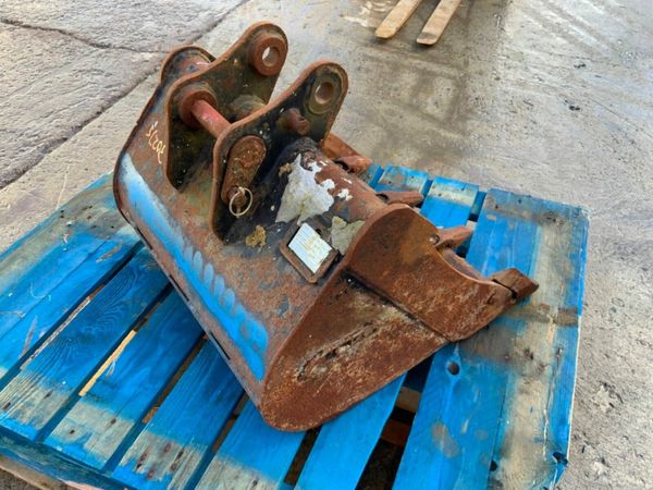 24" MINI DIGGER BUCKET....30mm PINS......32705. 377236323