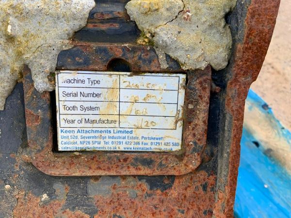 24" MINI DIGGER BUCKET....30mm PINS......32705. 377236324