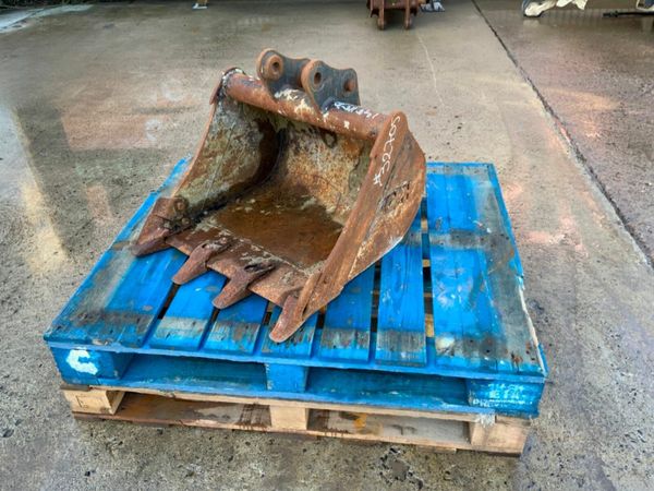 24" MINI DIGGER BUCKET....30mm PINS......32705. 377236329