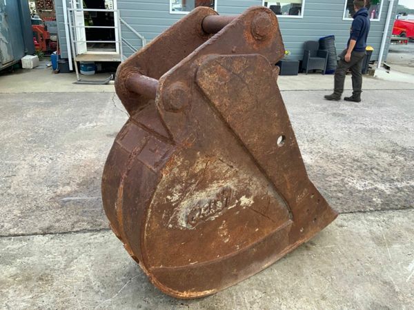 24 GEITH DIGGING BUCKET....90mm PINS........263H. 377236496