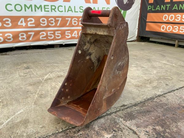 24 GEITH DIGGING BUCKET....90mm PINS........263H. 377236501