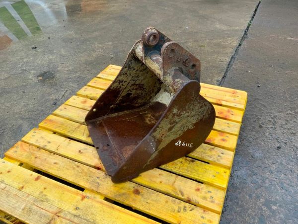 ***18" MINI DIGGER BUCKET....30mm.......#4582/1** 377236741