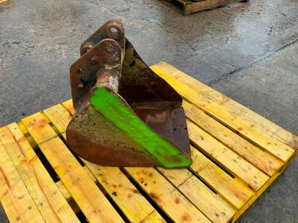 ***18" MINI DIGGER BUCKET....30mm.......#4582/1** 377236742