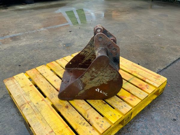 ***18" MINI DIGGER BUCKET....30mm.......#4582/1** 377236743