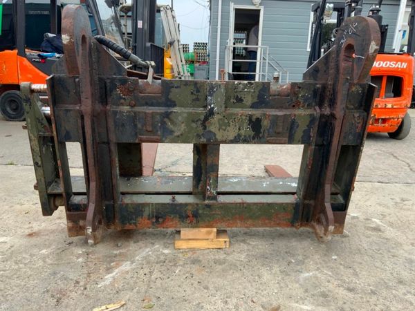 WHEELED LOADER Q/HITCH FORK CARRIAGE...3932 377236749