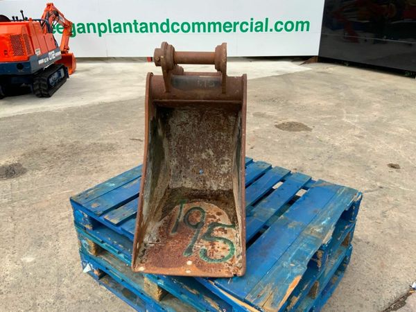 18" DIGGING BUCKET..........50mm PINS.........195w 377236778