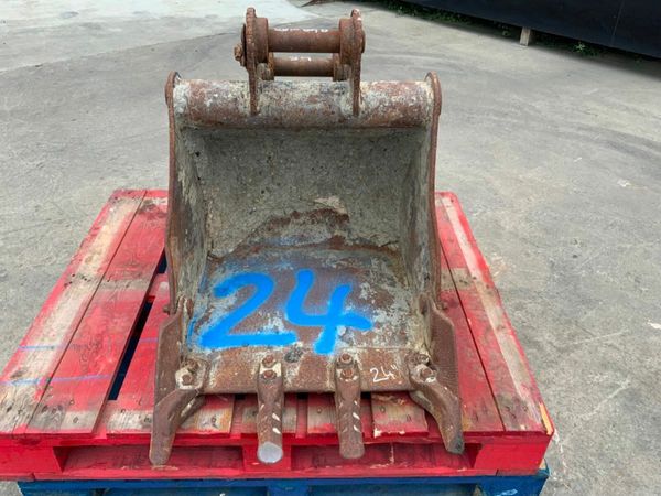 24" GEITH DIGGING BUCKET.....45mm PINS......05624. 377236843