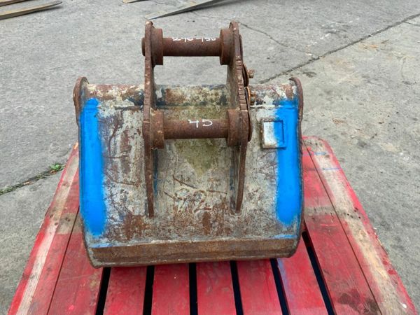 24" GEITH DIGGING BUCKET.....45mm PINS......05624. 377236838