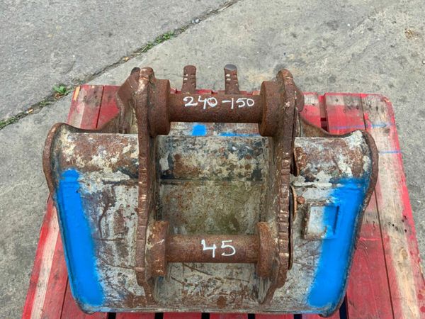 24" GEITH DIGGING BUCKET.....45mm PINS......05624. 377236839