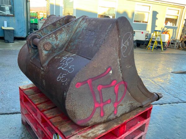 48" SCOOP TYPE BUCKET........65mm.......#JFP 377236975