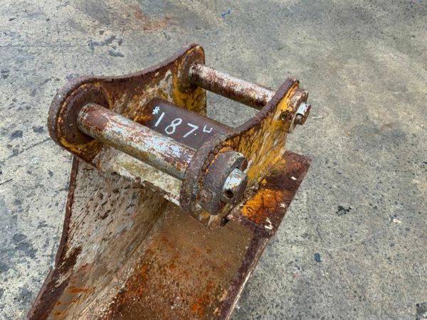 24" CATERPILLAR BUCKET........65mm PINS......187w. 377236914