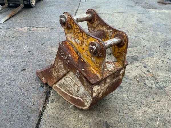 24" CATERPILLAR BUCKET........65mm PINS......187w. 377236915