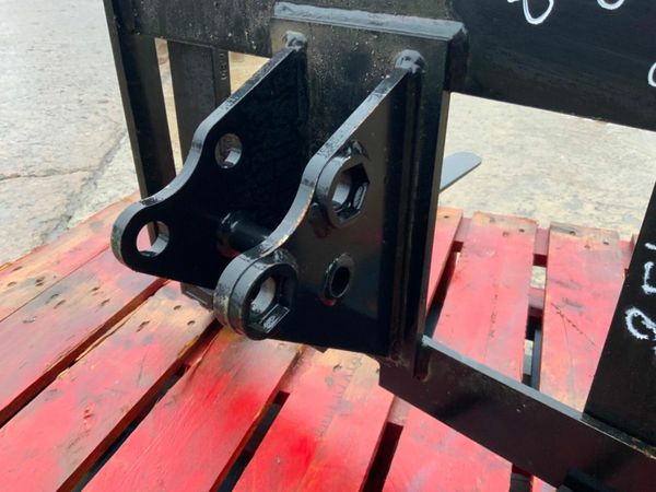 MICRO / MINI DIGGER FORK ATTACHMENT.......3516. 377236927