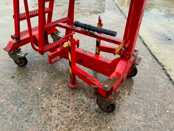 QUICK STEP POP UP ACCESS PLATFORM.....4755. 377237120