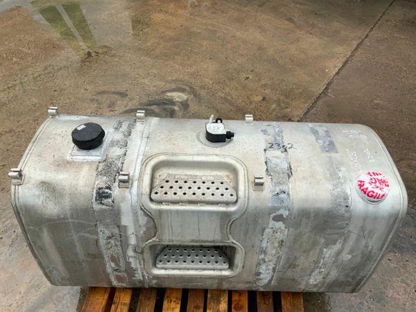 Volvo FH  ALUMINIUM DIESEL / HYDRAULIC SPLIT TANK. 377237294