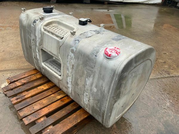 Volvo FH  ALUMINIUM DIESEL / HYDRAULIC SPLIT TANK. 377237299