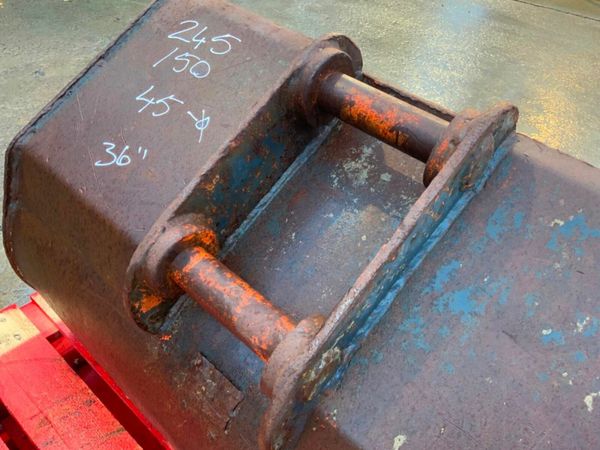 36" DIGGING BUCKET......45mm PINS...........3645. 377237358