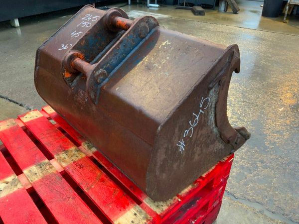 36" DIGGING BUCKET......45mm PINS...........3645. 377237359