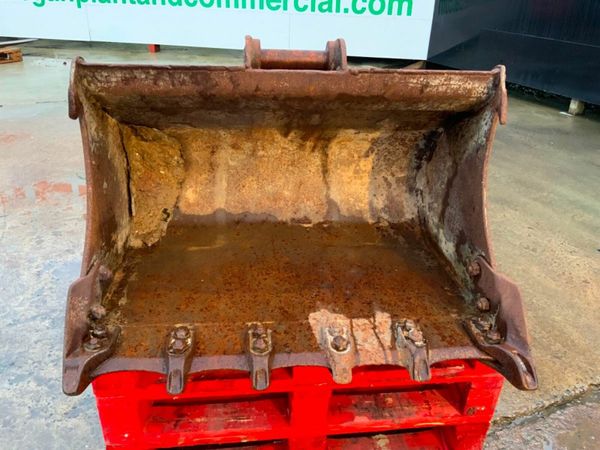 36" DIGGING BUCKET......45mm PINS...........3645. 377237366