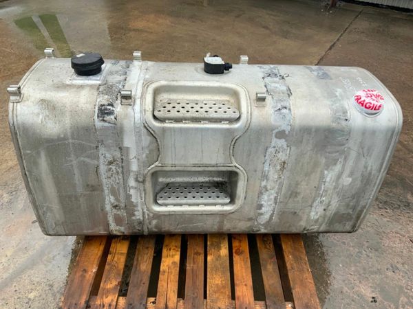 Volvo FH  ALUMINIUM DIESEL / HYDRAULIC SPLIT TANK. 377237300