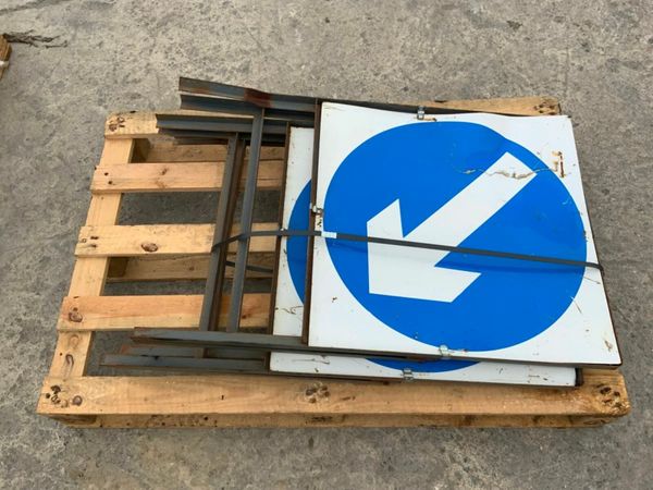 FOLDING ROAD SIGNS.....ASSORTED SIGNAGE. 377237559