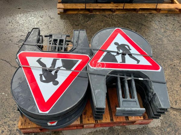 MELBA SWINTEX PLASTIC ROAD WORK SIGNS. 377237574