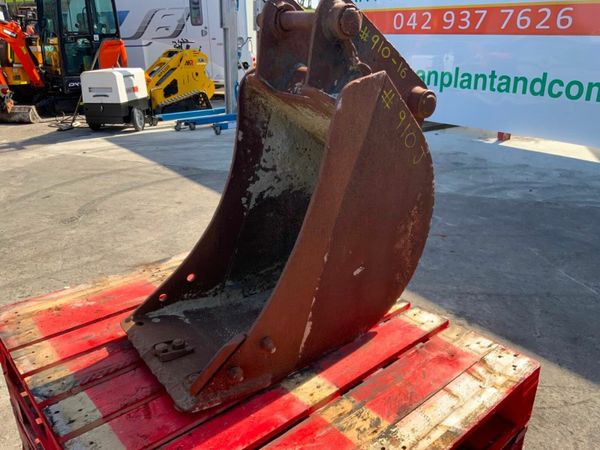 18" JCB 3Cx DIGGING BUCKET..45mm PINS.....910-16. 377237503