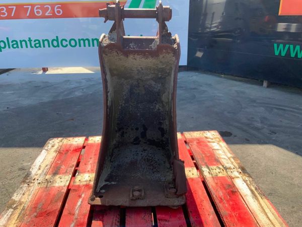 18" JCB 3Cx DIGGING BUCKET..45mm PINS.....910-16. 377237505