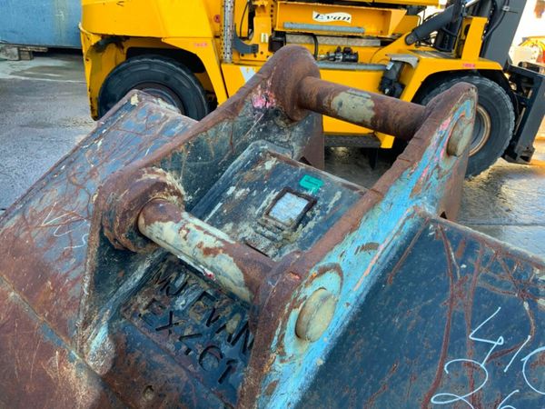 48" GEITH DIGGING BUCKET.....65mm PINS.........115 377237743