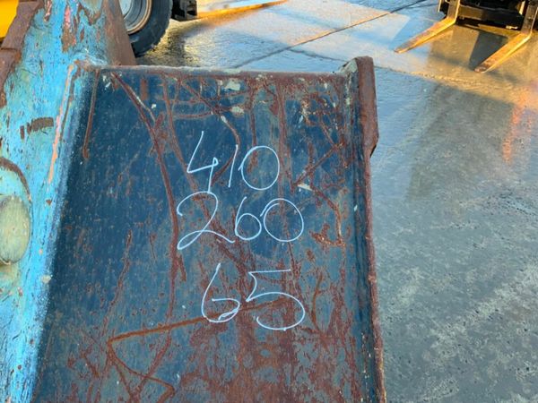 48" GEITH DIGGING BUCKET.....65mm PINS.........115 377237744