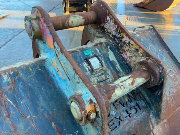 48" GEITH DIGGING BUCKET.....65mm PINS.........115 377237746