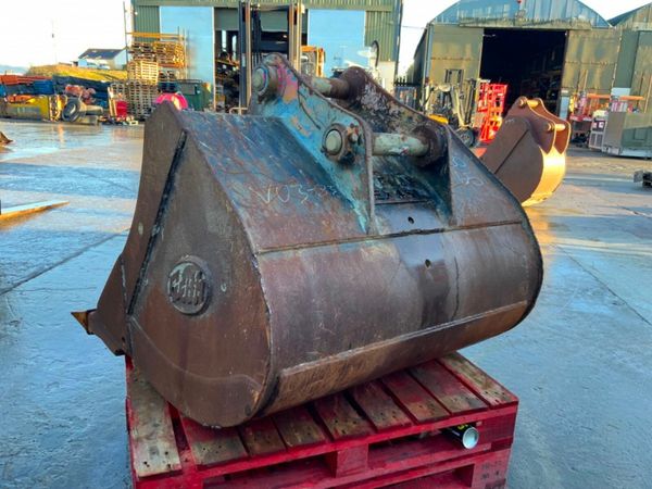 48" GEITH DIGGING BUCKET.....65mm PINS.........115 377237747