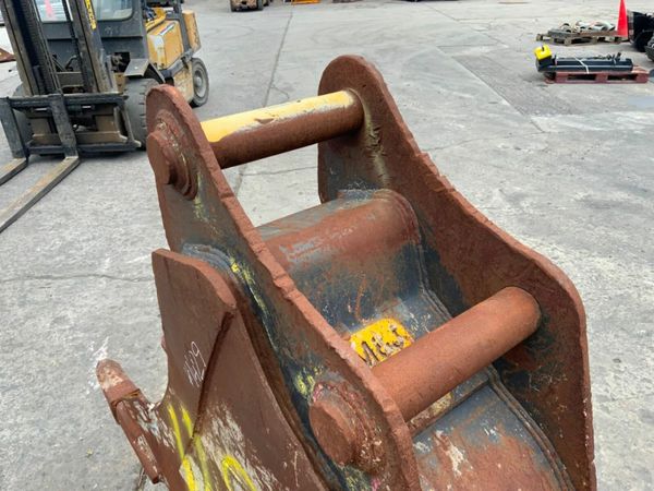 24" EUROFAB DIGGING BUCKET.....80mm PINS...1429t. 377237719