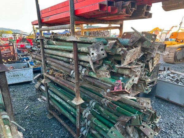 ACRO PROPS...... 187 C 377237847