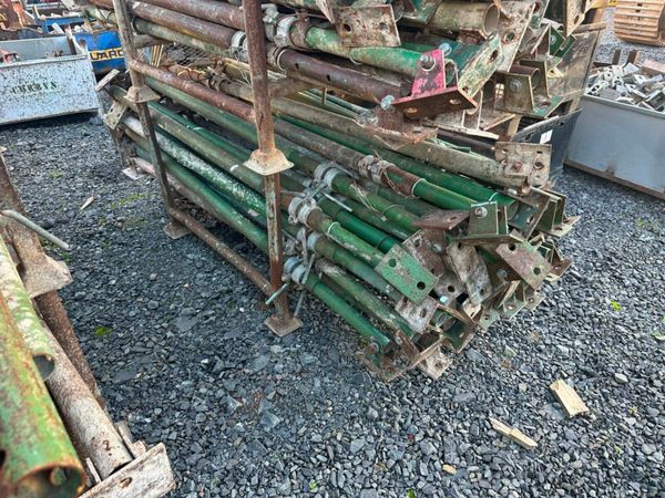 ACRO PROPS...... 187 C 377237848