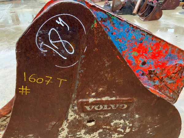 18" VOLVO SCOOP BUCKET.....65mm PINS........1607t. 377237897