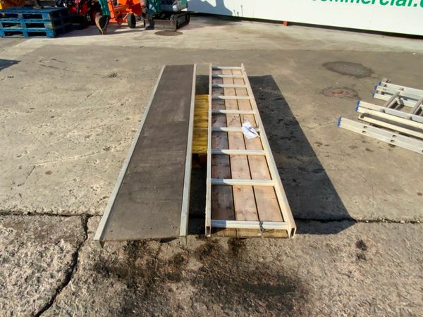 3.0mts x 450mm ALUMINIUM STAGING BOARDS..1229 377237981