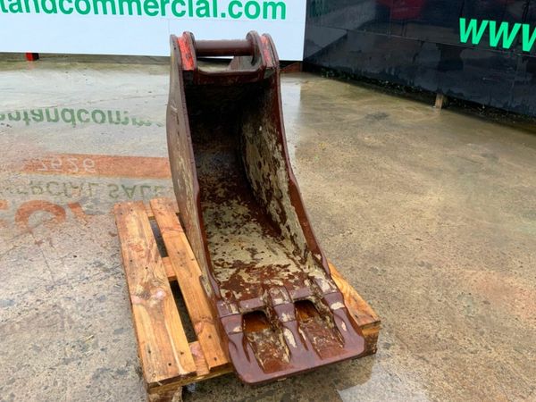 18" VOLVO SCOOP BUCKET.....65mm PINS........1607t. 377237900