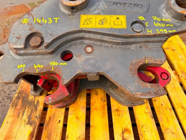 VOLVO QUICK HITCH 70mm + 80mm ....1443T 377238141
