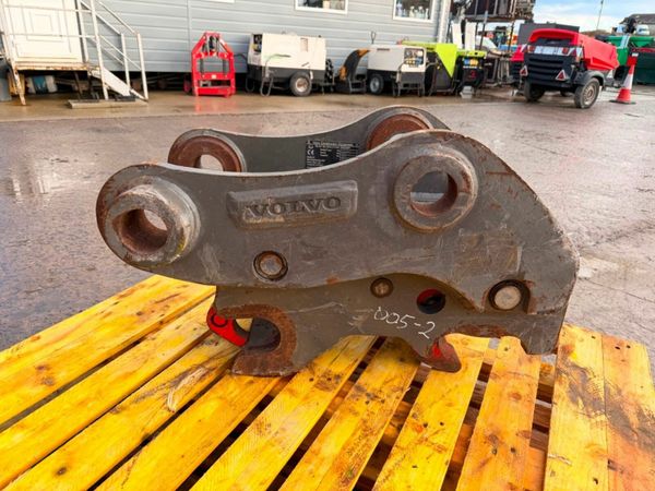 VOLVO QUICK HITCH 70mm + 80mm ....1443T 377238151