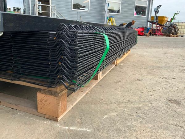 UNUSED V MESH SECURITY FENCING .....223m. 377238118