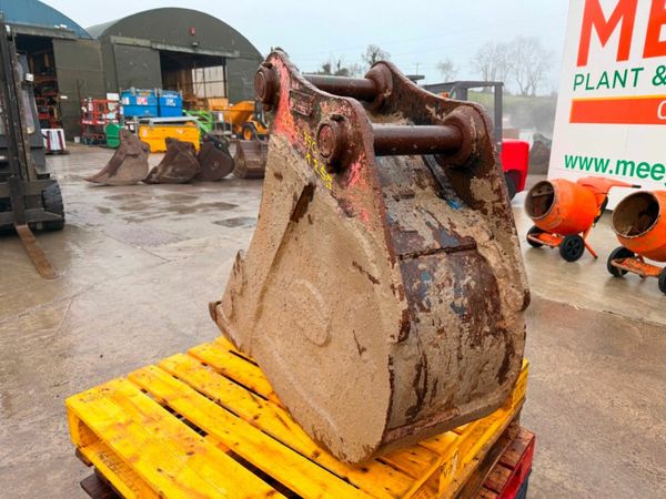 18" DIGGING BUCKET 13 TON .....65MM .....1597T 377238340