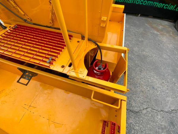 2017 DAF LF150 TWIN COMPARTMENT HOT BOX. 377238358