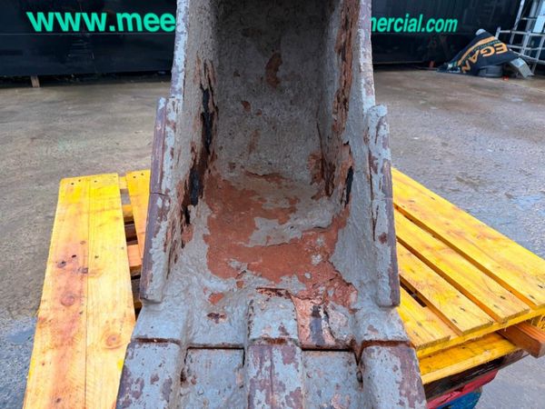 18" DIGGING BUCKET 13 TON .....65MM .....1597T 377238332