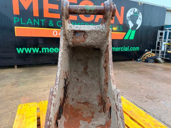 18" DIGGING BUCKET 13 TON .....65MM .....1597T 377238333