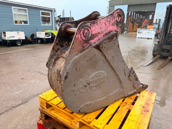 18" DIGGING BUCKET 13 TON .....65MM .....1597T 377238337