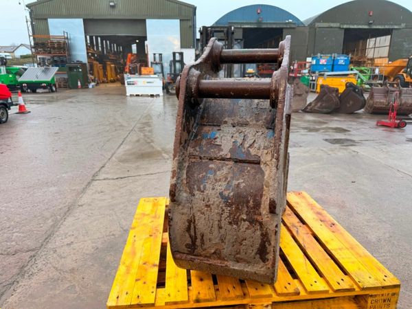 18" DIGGING BUCKET 13 TON .....65MM .....1597T 377238338