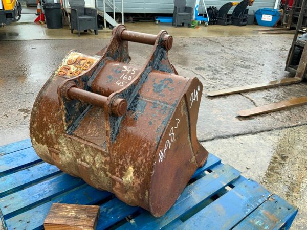 24" JCB DIGGING BUCKET......45mm PINS.......198w. 377238543