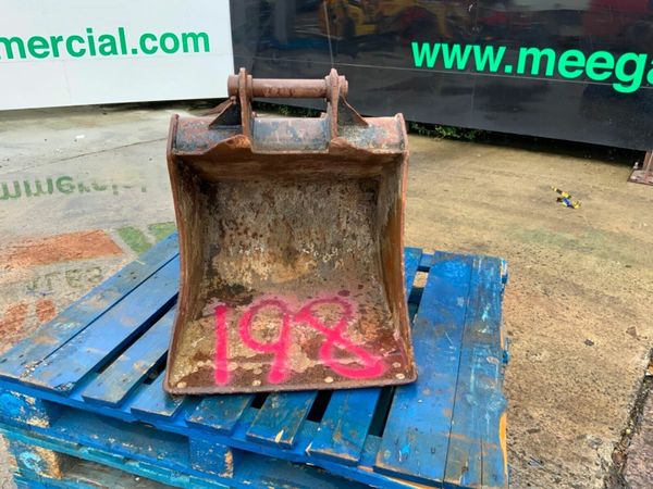 24" JCB DIGGING BUCKET......45mm PINS.......198w. 377238547