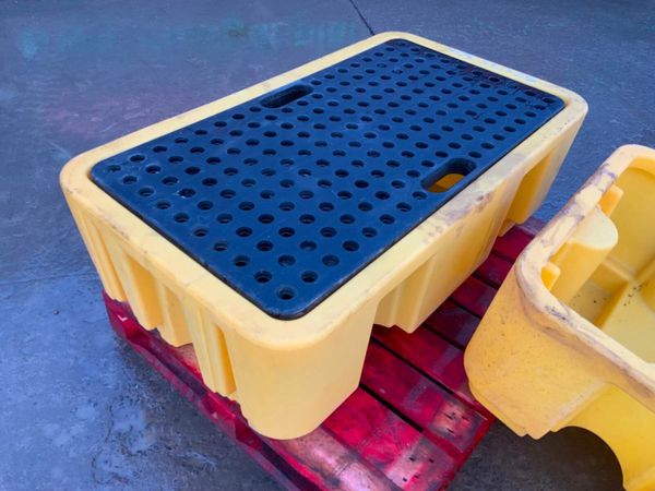 SPILL CONTAINMENT / DRIP TRAY PALLETS......... 377238575
